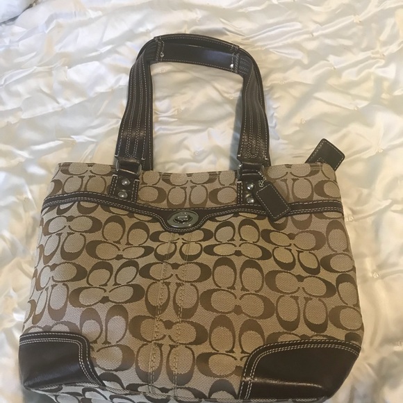 ***ITEM SOLD ***** Beautiful NWOT medium Coach - Picture 1 of 3